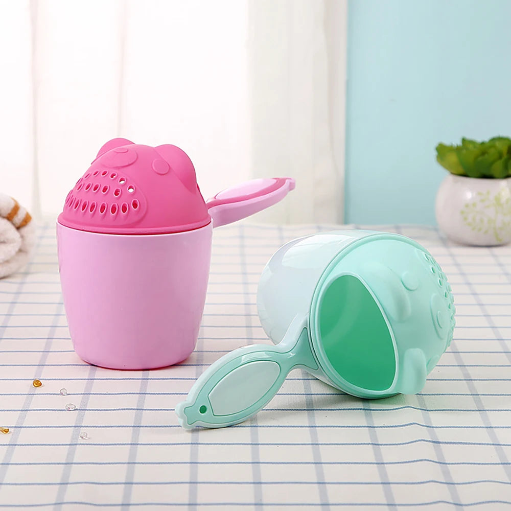 Bonita taza de baño de dibujos animados para bebé: lavar el cabello con suavidad es divertido