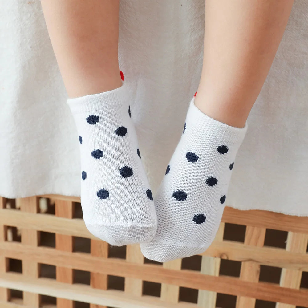 Set of 5 pairs of baby socks with red heart print - newborn to 24 months