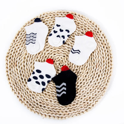 Set of 5 pairs of baby socks with red heart print - newborn to 24 months